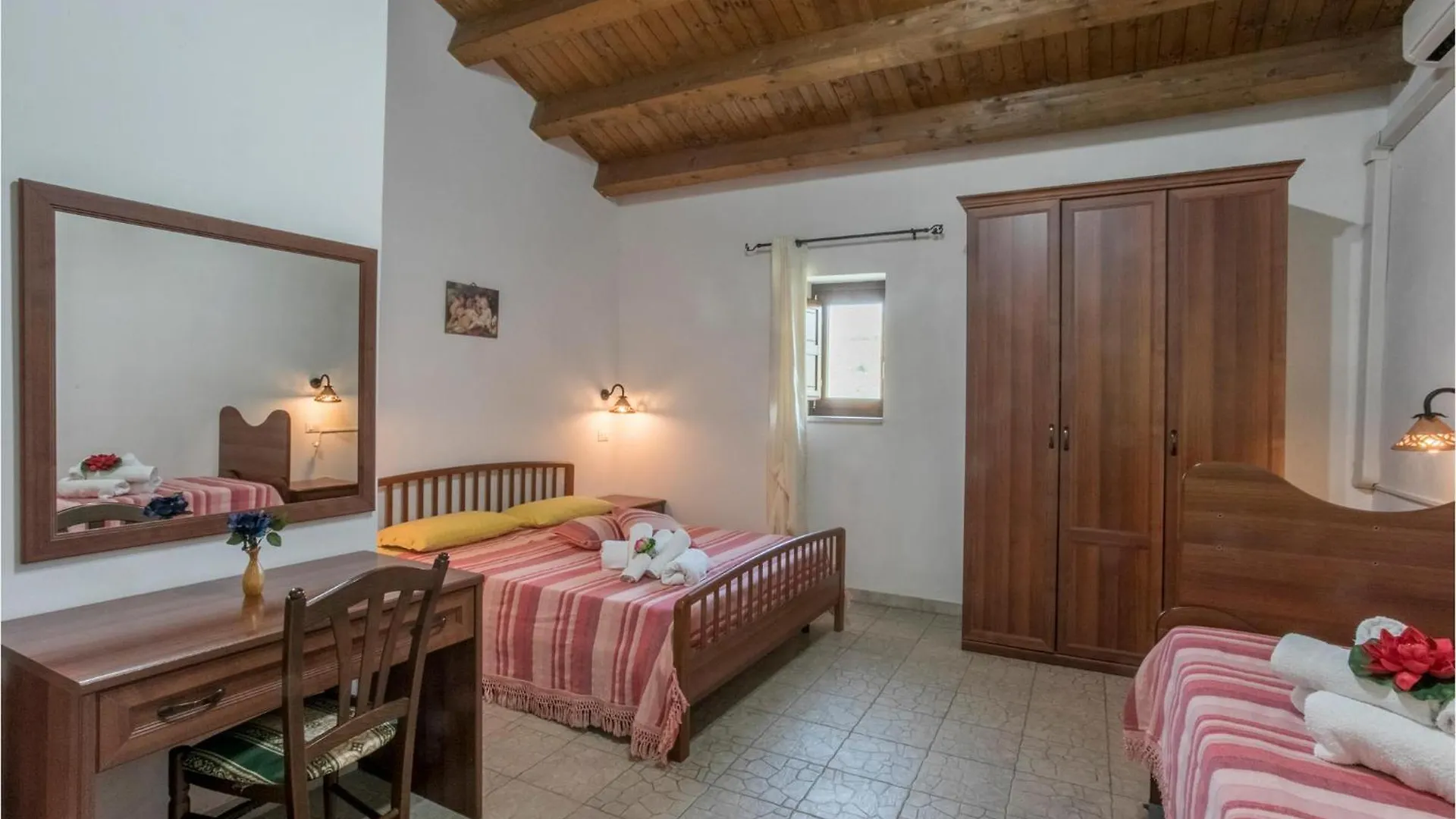 Cozy Home In Ragusa With Outdoor Swimming Pool 0*,